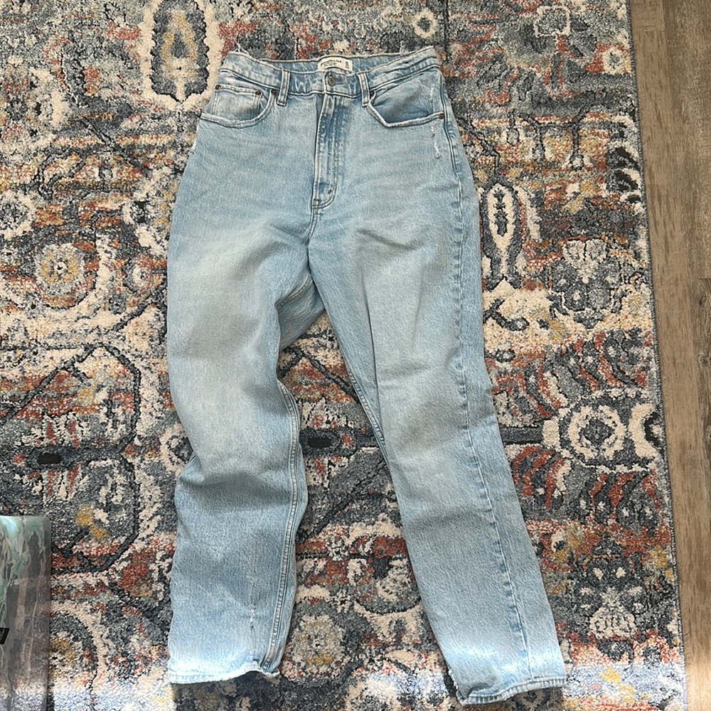 A&F Curve Love 90’s Straight High Rise Jean